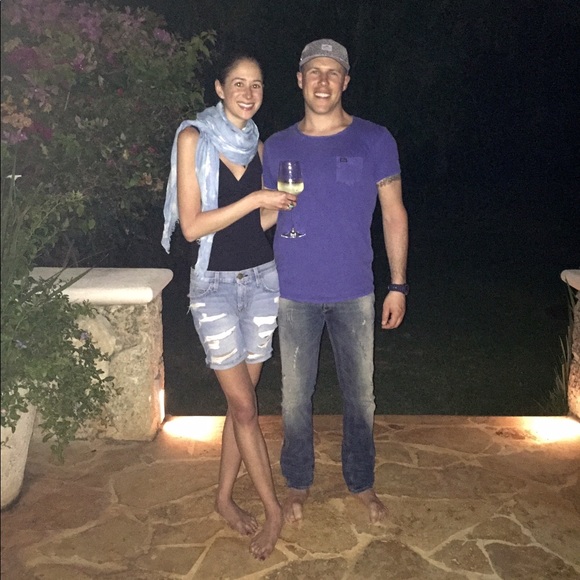 Meet your Posher, Lauren - Picture 4 of 4